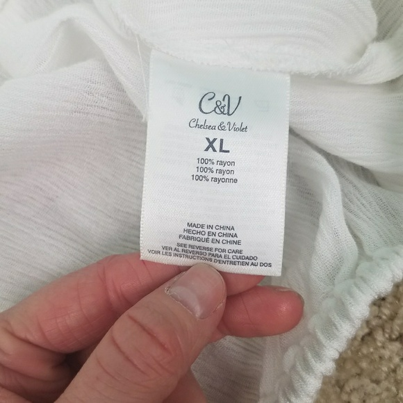 Chelsea & Violet Embroidered Floral Top NWT - Picture 5 of 5